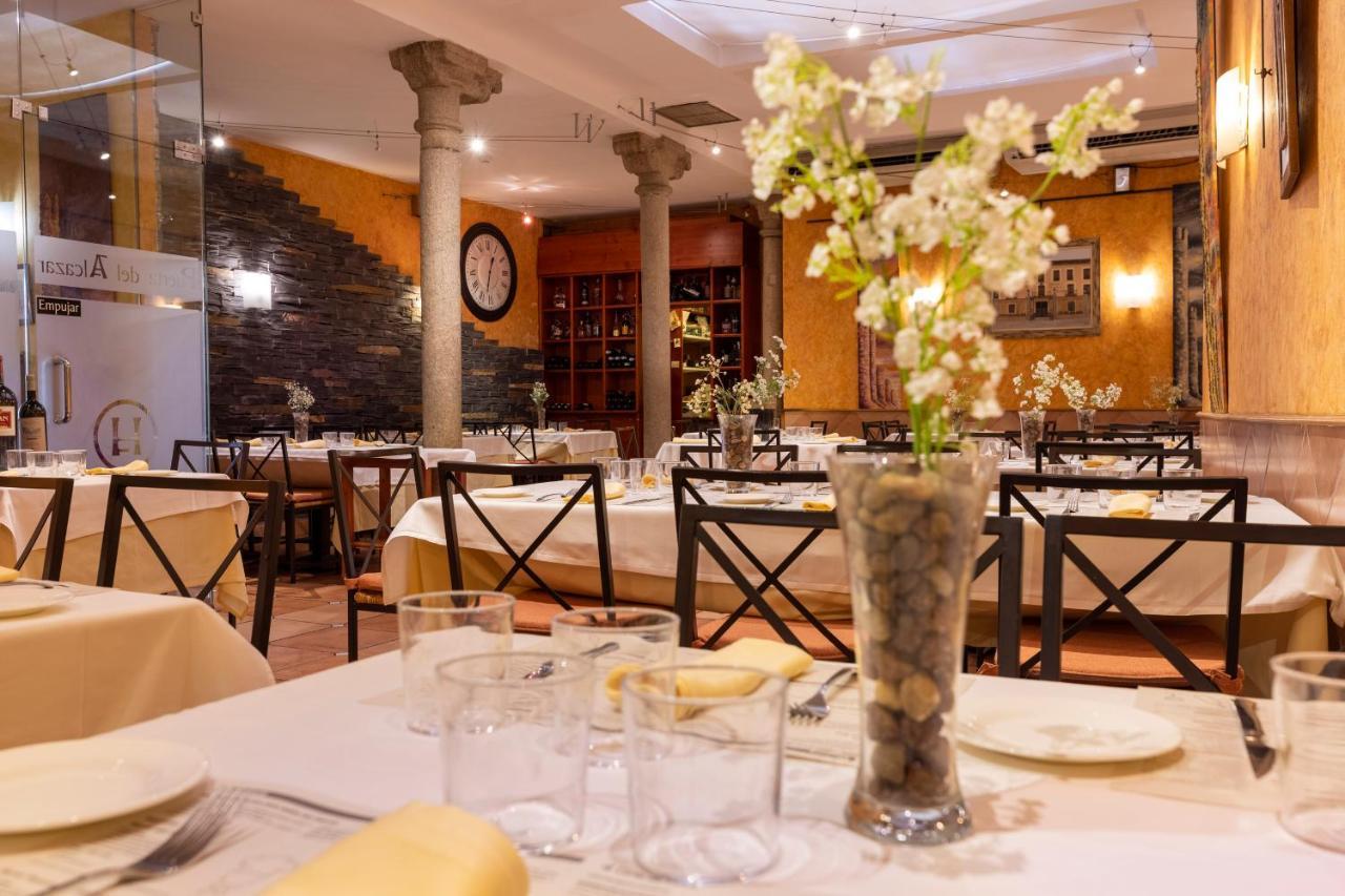 Hostal Restaurante Puerta Del Alcazar Ávila Ngoại thất bức ảnh
