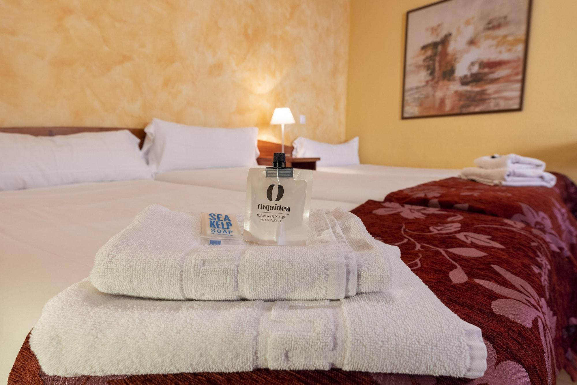Hostal Restaurante Puerta Del Alcazar Ávila Ngoại thất bức ảnh