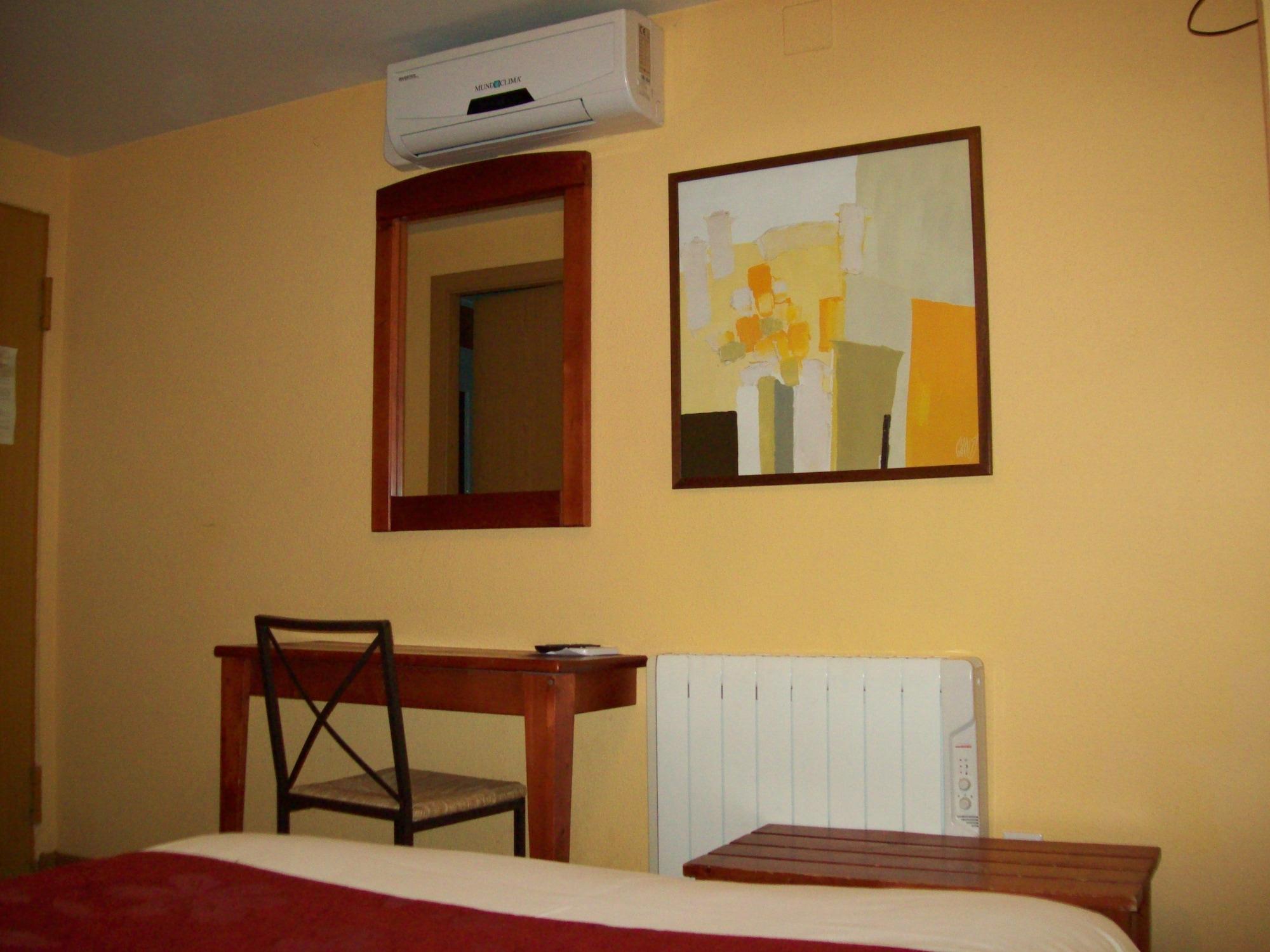 Hostal Restaurante Puerta Del Alcazar Ávila Ngoại thất bức ảnh