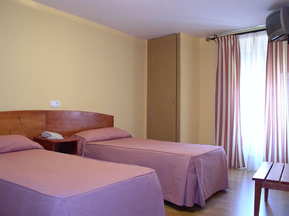 Hostal Restaurante Puerta Del Alcazar Ávila Ngoại thất bức ảnh