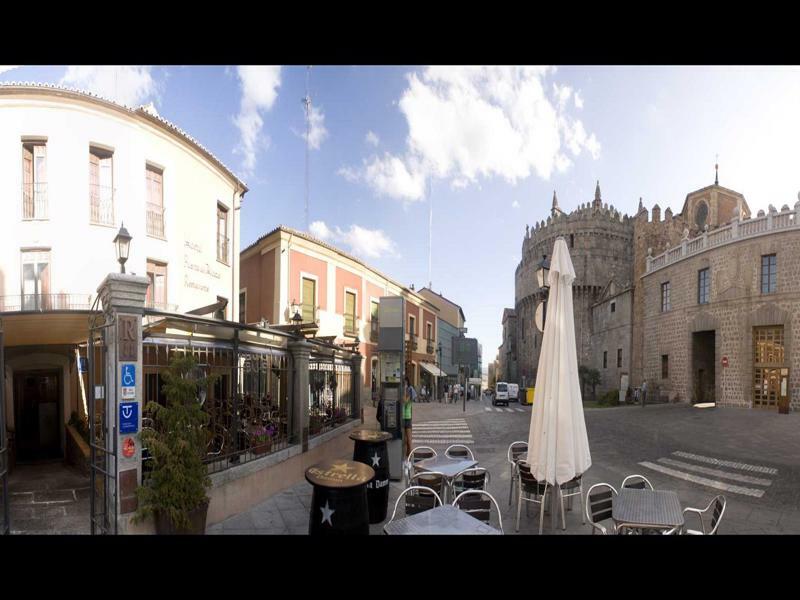 Hostal Restaurante Puerta Del Alcazar Ávila Ngoại thất bức ảnh