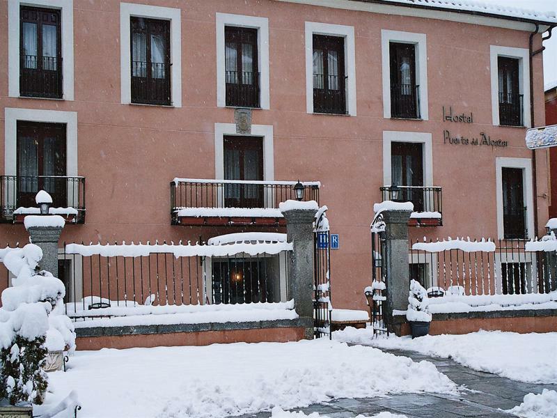 Hostal Restaurante Puerta Del Alcazar Ávila Ngoại thất bức ảnh