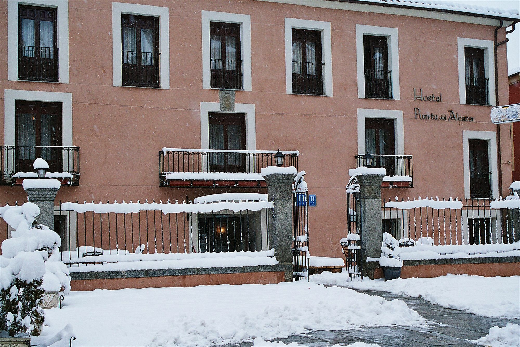 Hostal Restaurante Puerta Del Alcazar Ávila Ngoại thất bức ảnh